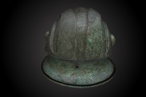 Elmo Italico a borchie con gola