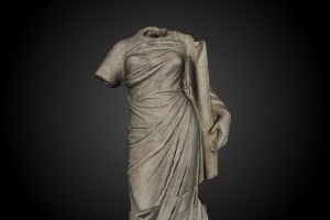 Statua di Demetra in marmo bianco